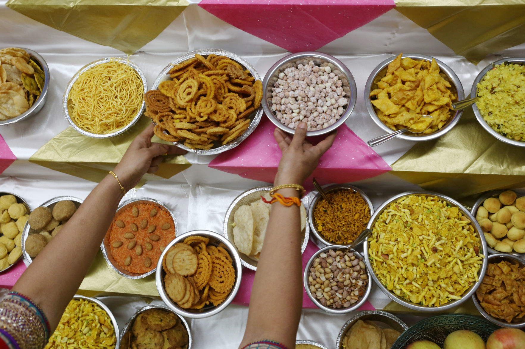 hr diwaliGAL 102819 p04
